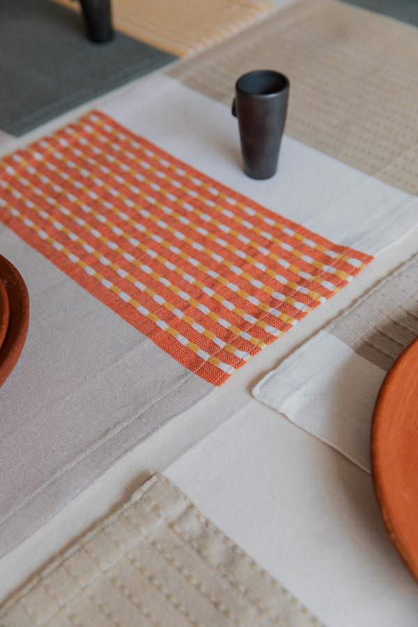 Set: Table Runner + 4 Place Mats Nez