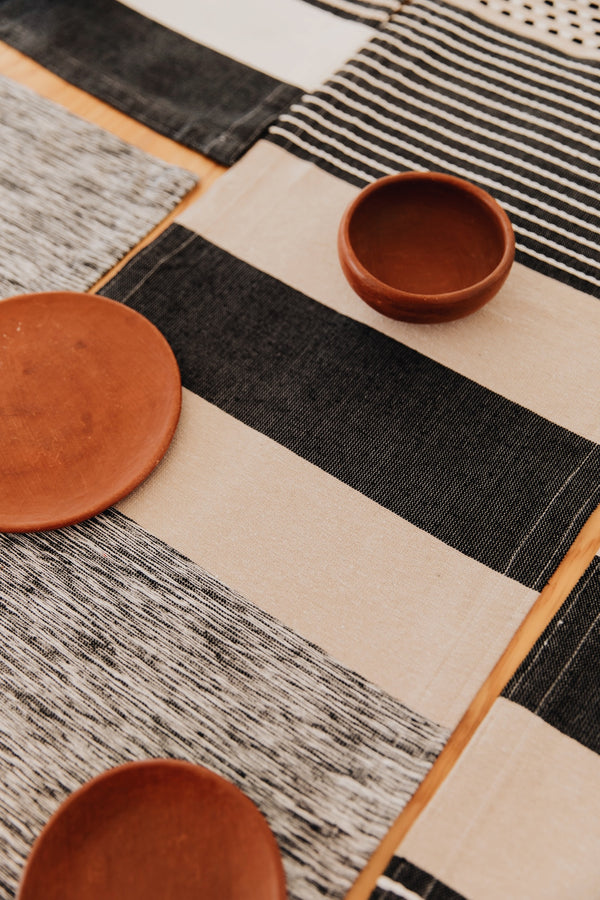 Set: Table Runner + 4 Place Mats Nez