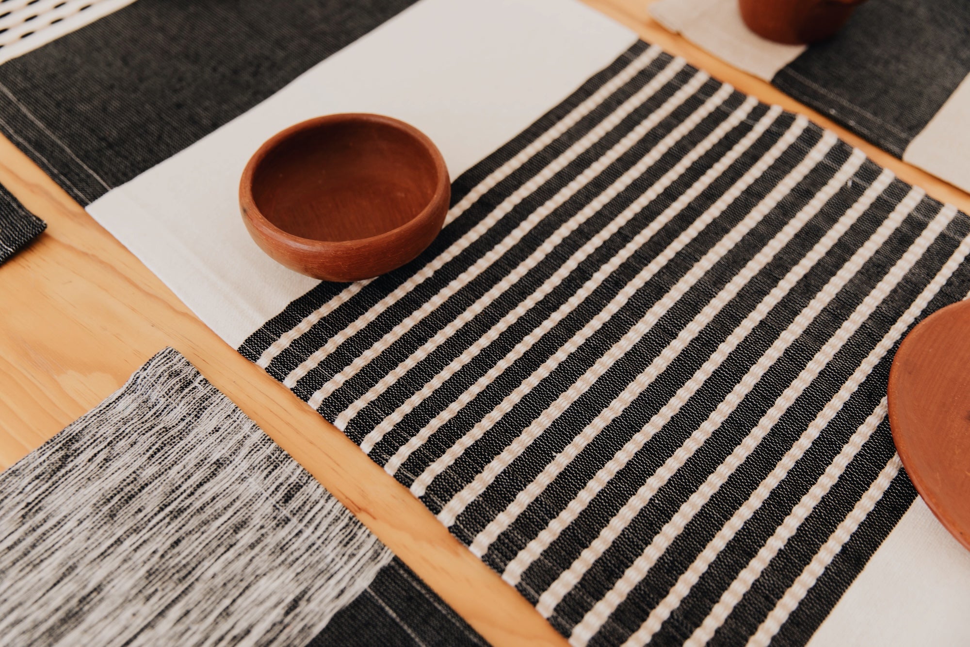 Set: Table Runner + 4 Place Mats Nez